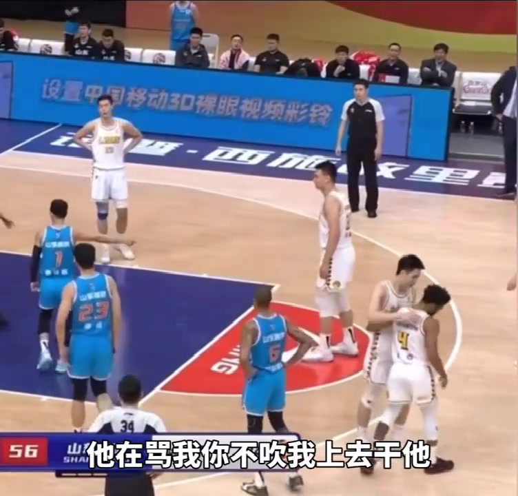 被庫克罵毛了？高詩巖對裁判說：他再罵我你不吹，我就上去干他?。ǜ咴妿r對新疆）
