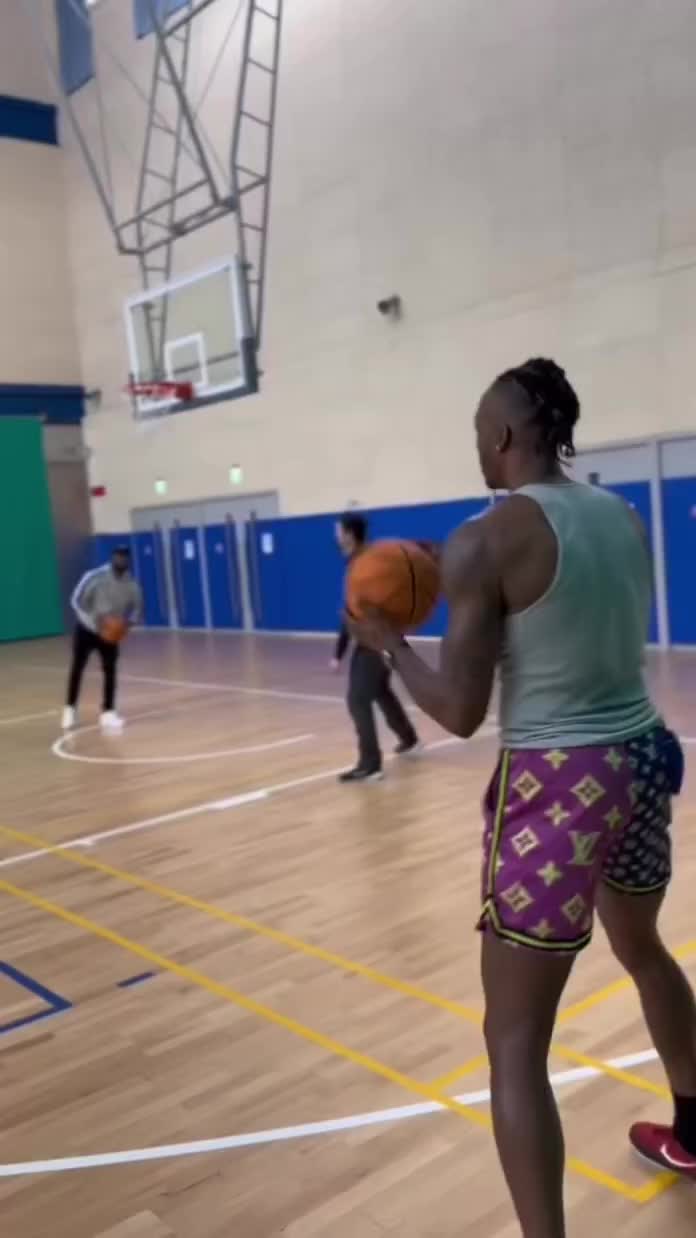 明天要復出！霍華德ins曬訓練視頻：超人就要回歸賽場?。ɑ羧A德的ins賬號）