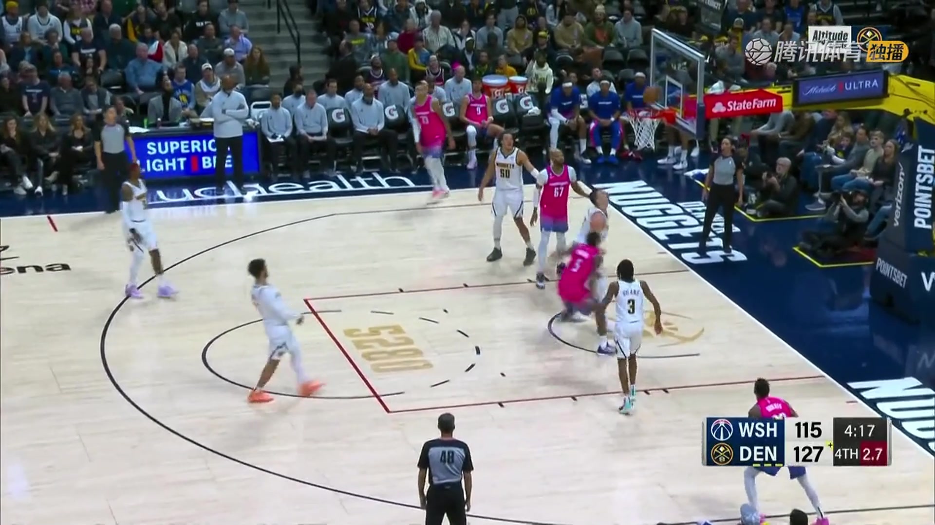 和我一隊沒這么厲害？巴頓在約基奇頭上搶到前場籃板霸氣補籃得手（約翰·巴頓）